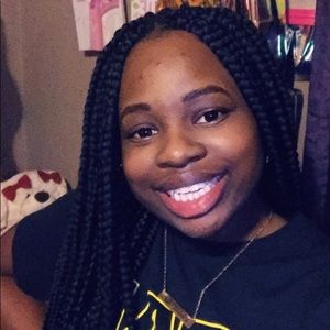 Meet your Posher, Aisha